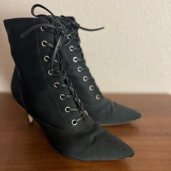 Gianvito Rossi Lace-Up Pointed Toe Bootie Ankle Heels Size 7 - Picture 1 of 6